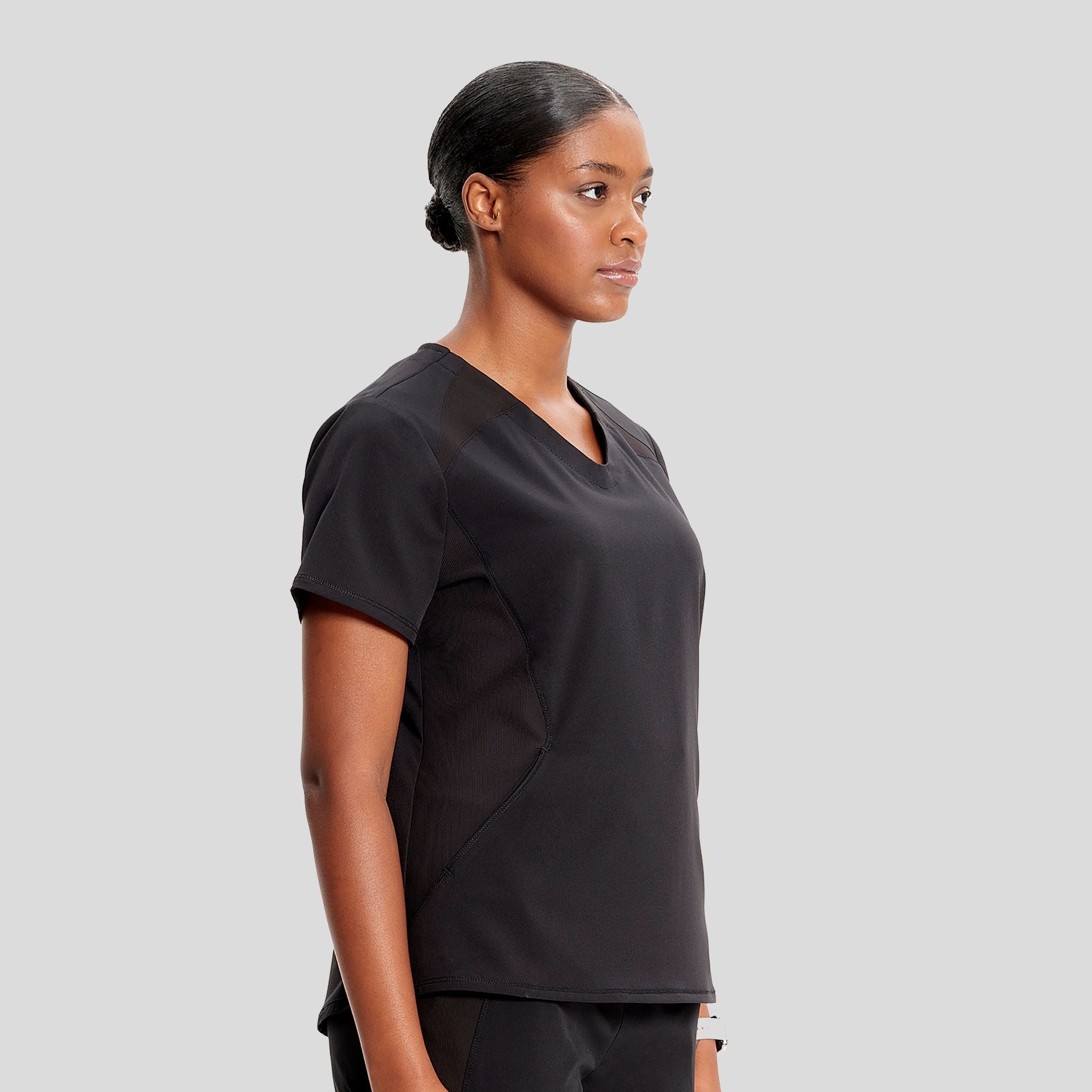 IN_INFINITY_GNR8_VNECKTOP_620A_BLACK_RIGHT