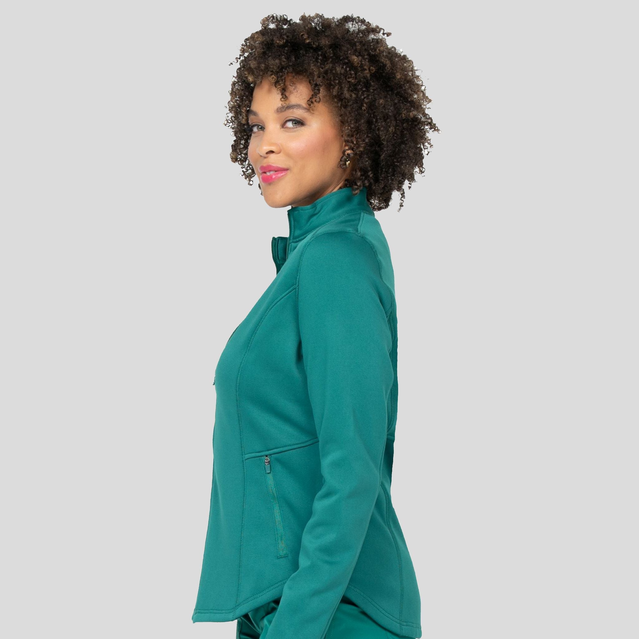 Zavate_AvaTherese_2023_hunter_left